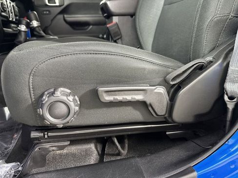 Used 2021 Jeep Gladiator Sport image 38