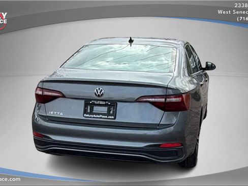 Used 2024 Volkswagen Jetta Sport image 6