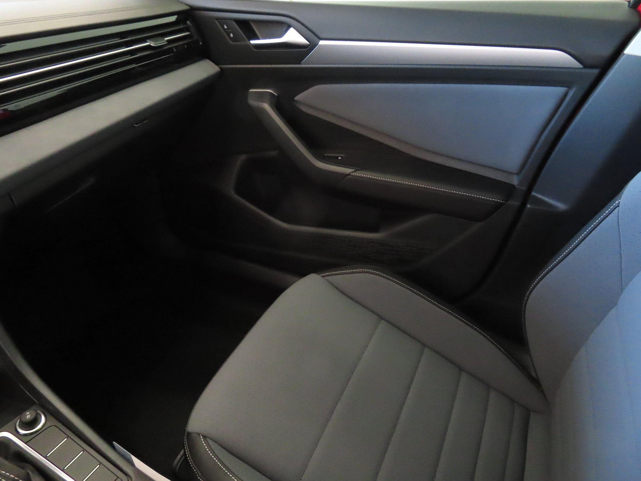Used 2026 Volkswagen Jetta SE FWD image 19
