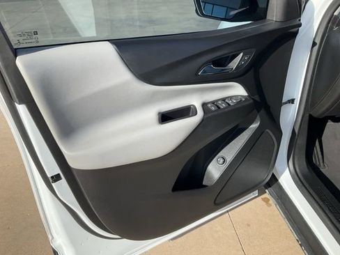 Used 2020 Chevrolet Equinox LT w/ Driver Convenience Package image 4