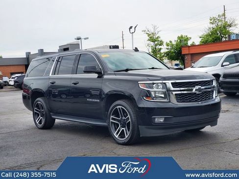 Used 2020 Chevrolet Suburban LT w/ Luxury Package AWD/4WD image 2