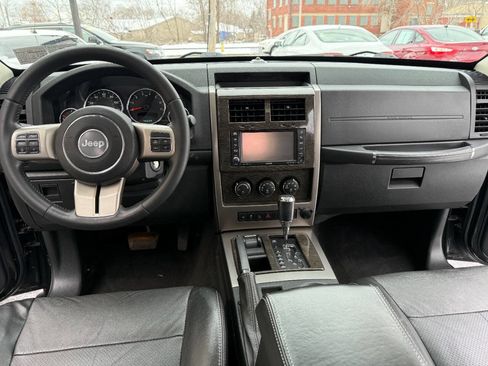 Used 2012 Jeep Liberty Limited Jet w/ Chrome Accents Group image 14