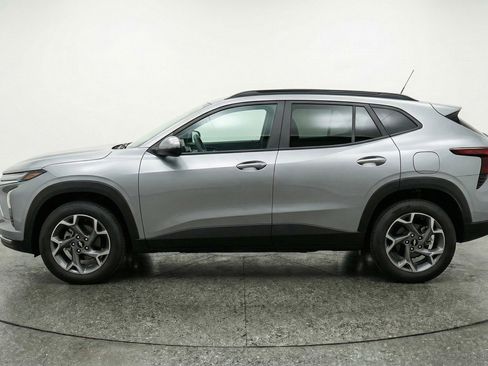 Used 2025 Chevrolet Trax LT image 5