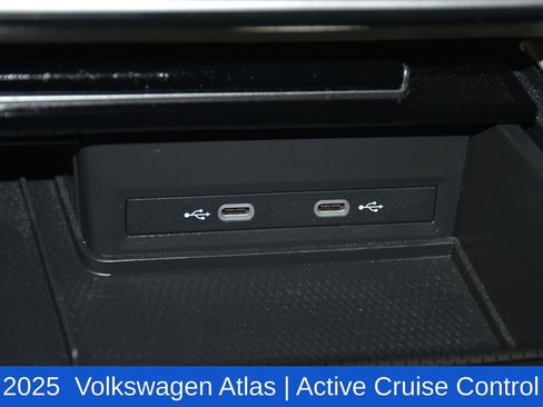 Used 2025 Volkswagen Atlas SE FWD image 22