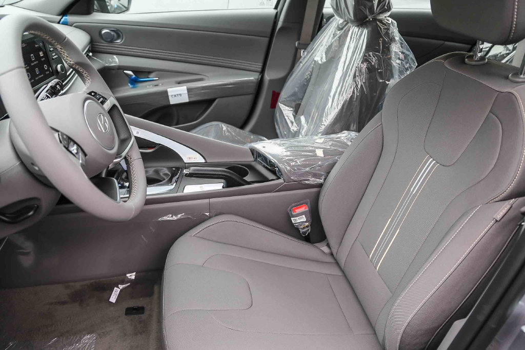 Certified 2026 Hyundai Elantra Sport FWD image 17