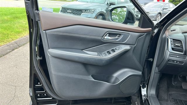 Certified 2023 Nissan Rogue SV w/ SV Premium B Package AWD/4WD image 9