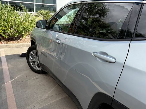 Used 2024 Jeep Compass Latitude AWD/4WD image 5