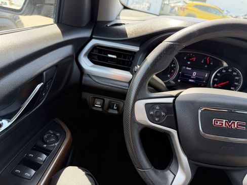 Used 2021 GMC Acadia SLE w/ LPO, Cargo Package FWD image 10