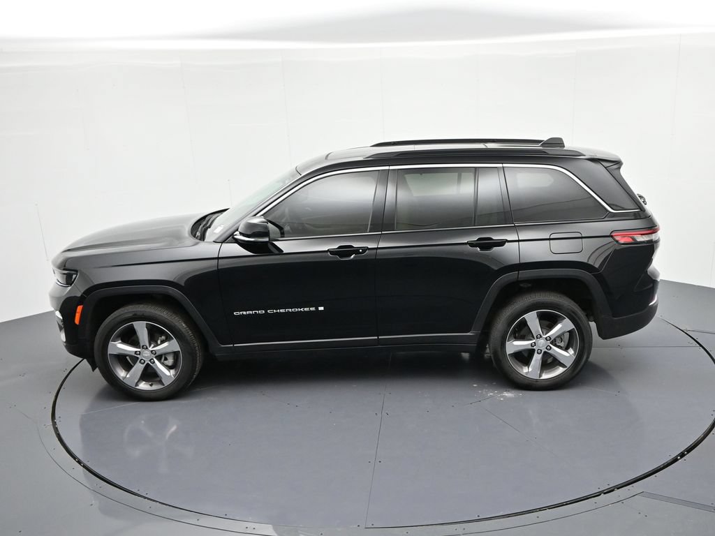 Used 2025 Jeep Grand Cherokee Limited w/ Luxury Tech Group II AWD/4WD image 21