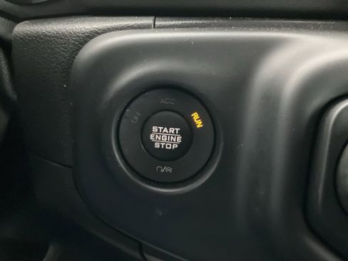 Used 2018 Jeep Wrangler Unlimited Sahara image 9