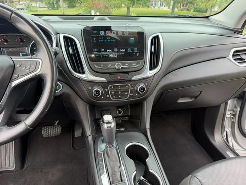 Used 2018 Chevrolet Equinox Premier FWD image 18