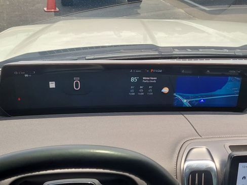 Used 2025 Ford Expedition Platinum w/ Driver's Package AWD/4WD image 33