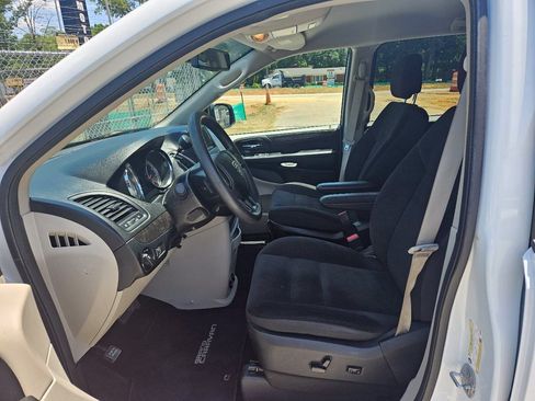 Used 2019 Dodge Grand Caravan SE FWD image 10