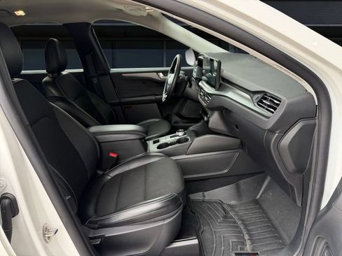 Certified 2025 Ford Escape SE FWD image 15