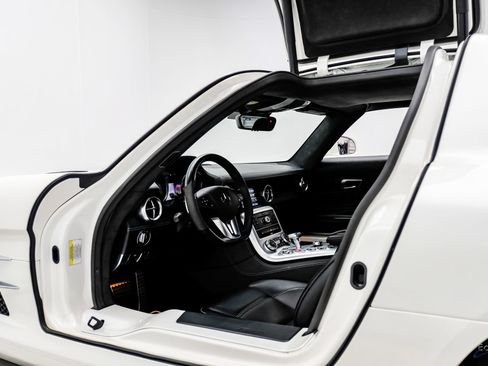 Used 2011 Mercedes-Benz SLS AMG Coupe image 43