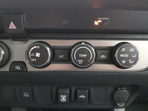 Used 2020 Toyota Tacoma SR5 image 33