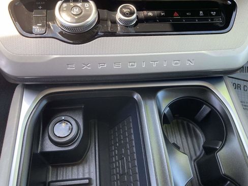 Used 2025 Ford Expedition Max Active RWD image 27