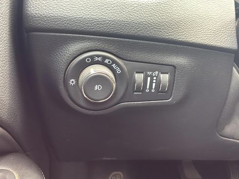 Used 2021 Jeep Compass Latitude FWD image 20