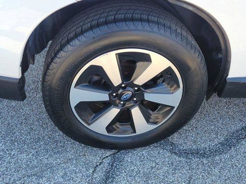 Used 2018 Subaru Forester 2.5i Premium w/ All-Weather Package AWD/4WD image 5