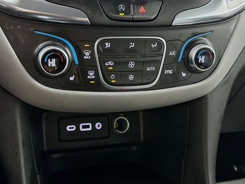 Used 2023 Chevrolet Equinox LT image 15