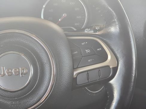 Used 2017 Jeep Renegade Latitude AWD/4WD image 53