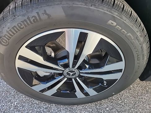 Used 2025 Mercedes-Benz GLB 250 image 4