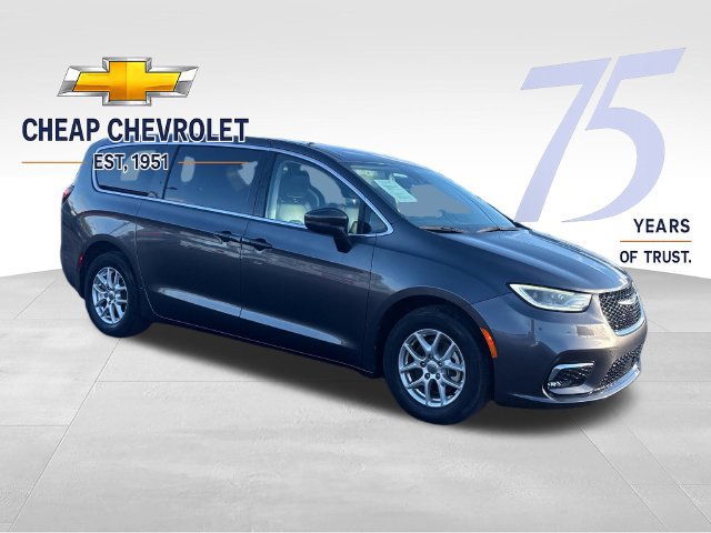 Used 2023 Chrysler Pacifica Touring-L FWD image 7