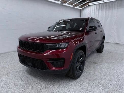 Used 2023 Jeep Grand Cherokee Altitude AWD/4WD image 5