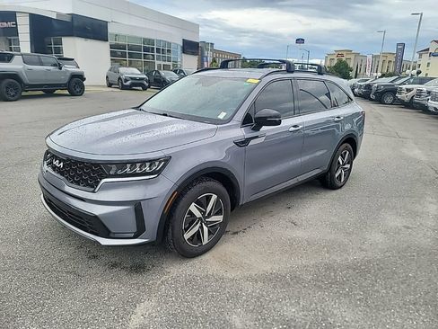 Certified 2023 Kia Sorento S FWD image 3