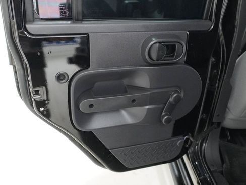 Used 2008 Jeep Wrangler Unlimited Rubicon w/ Dual Top Group AWD/4WD image 22
