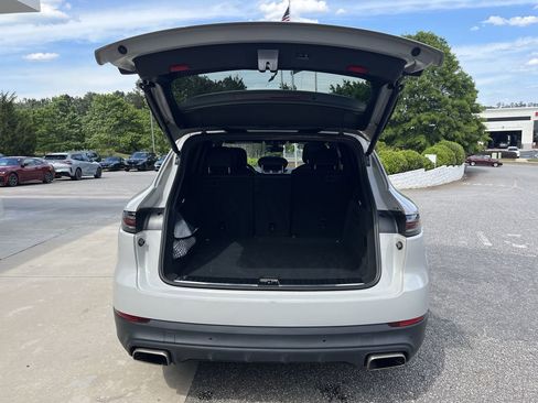 Used 2023 Porsche Cayenne AWD/4WD image 34