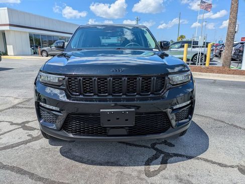Used 2023 Jeep Grand Cherokee Limited w/ Black Appearance Package AWD/4WD image 9
