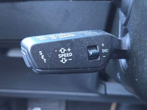 Used 2019 Audi e-tron Premium Plus image 33