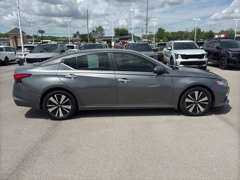 Used 2022 Nissan Altima 2.5 SV image 6