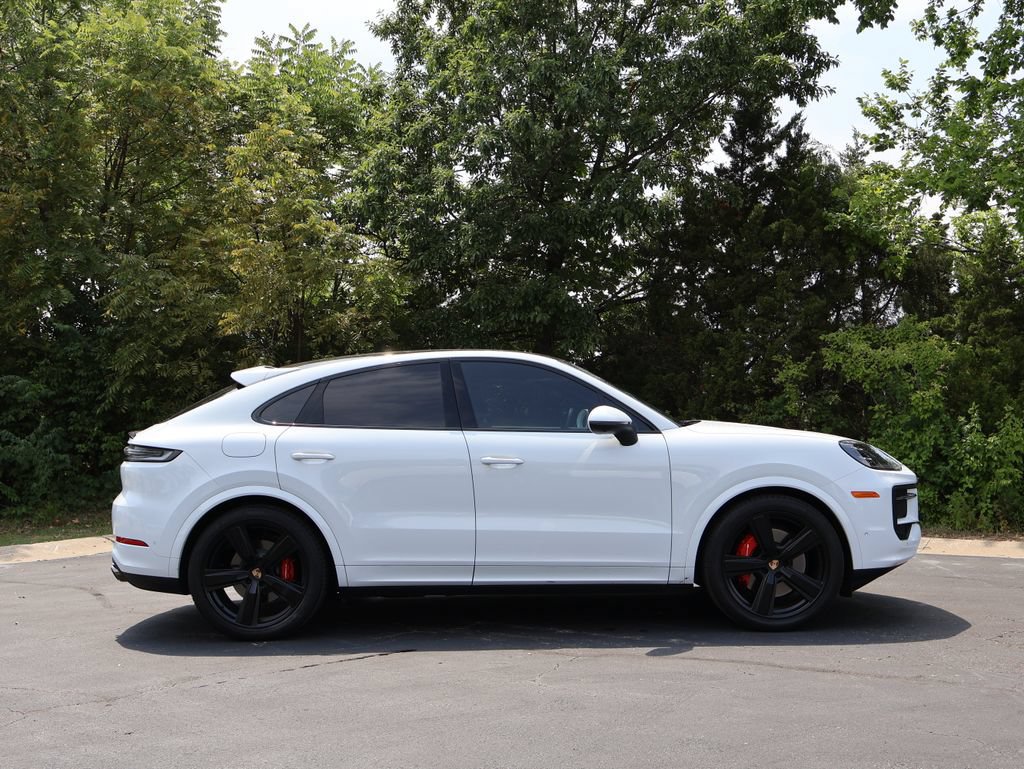 Certified 2025 Porsche Cayenne Coupe AWD/4WD image 8