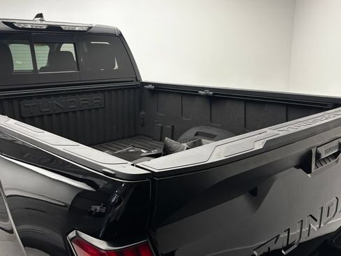 Used 2022 Toyota Tundra SR5 w/ SR5 Convenience Package AWD/4WD image 9