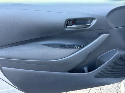 Used 2025 Toyota Corolla LE FWD image 16