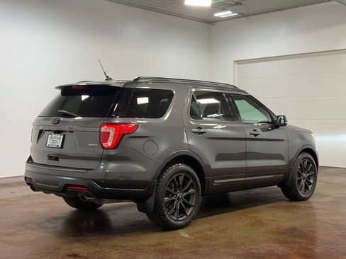 Used 2018 Ford Explorer XLT w/ Equipment Group 202A AWD/4WD image 24