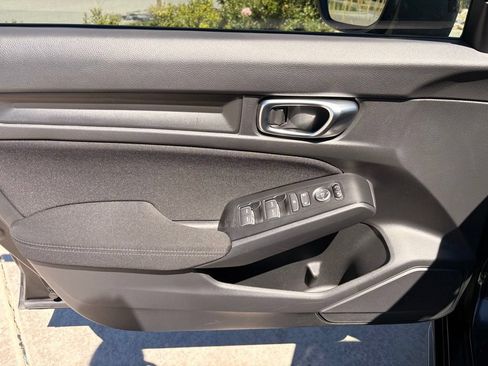 Used 2025 Honda Civic Sport image 9