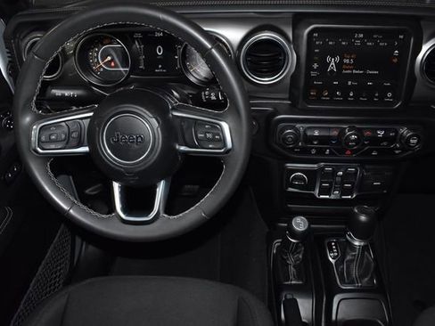 Used 2023 Jeep Wrangler Sahara image 13