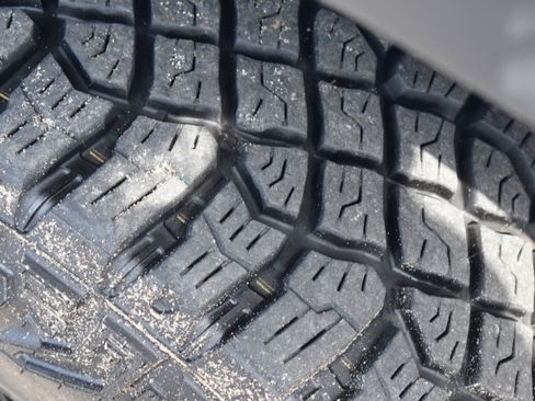 Used 2023 Chevrolet Silverado 1500 ZR2 image 12