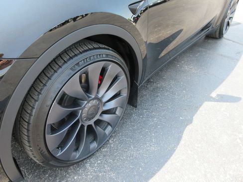 Used 2024 Tesla Model Y Performance AWD/4WD image 13