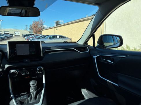 Used 2025 Toyota RAV4 XLE image 37