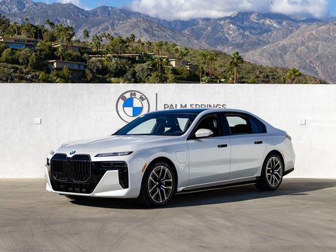 New 2026 BMW 750e xDrive image 1