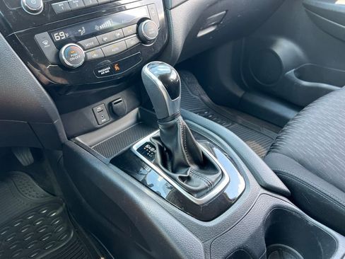 Used 2017 Nissan Rogue SV FWD image 20