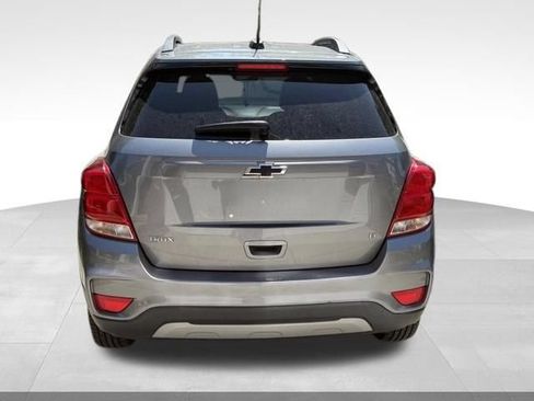 Used 2020 Chevrolet Trax LT w/ LT Convenience Package FWD image 5