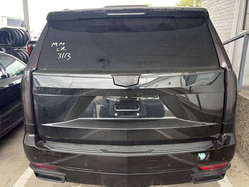 Used 2022 Cadillac Escalade ESV Luxury RWD image 3