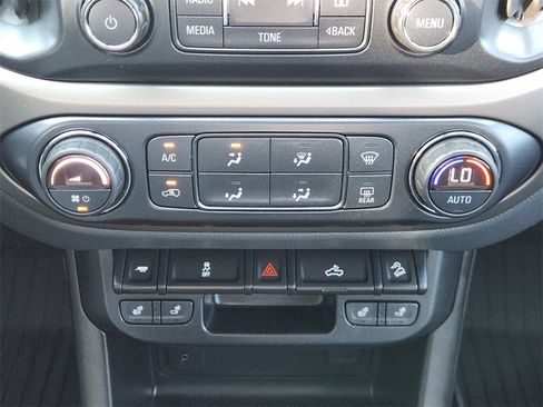 Used 2018 Chevrolet Colorado Z71 image 17