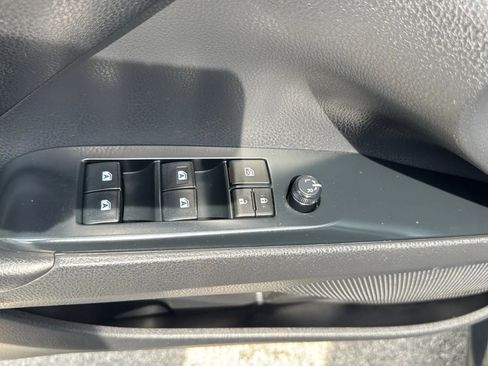 Used 2020 Toyota Camry LE FWD image 10