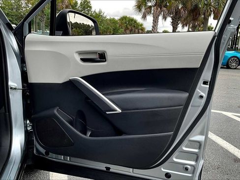 Used 2023 Toyota Corolla Cross L image 21